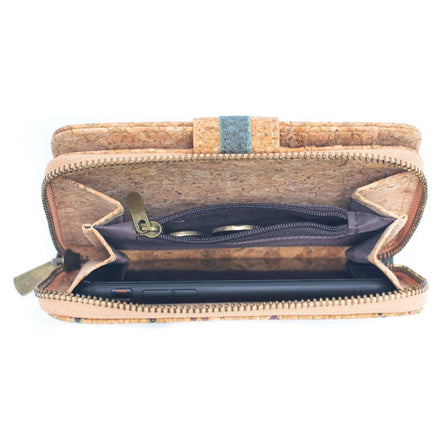 A slim, lightweight cork wallet that keeps your essentials organized without the bulk. 