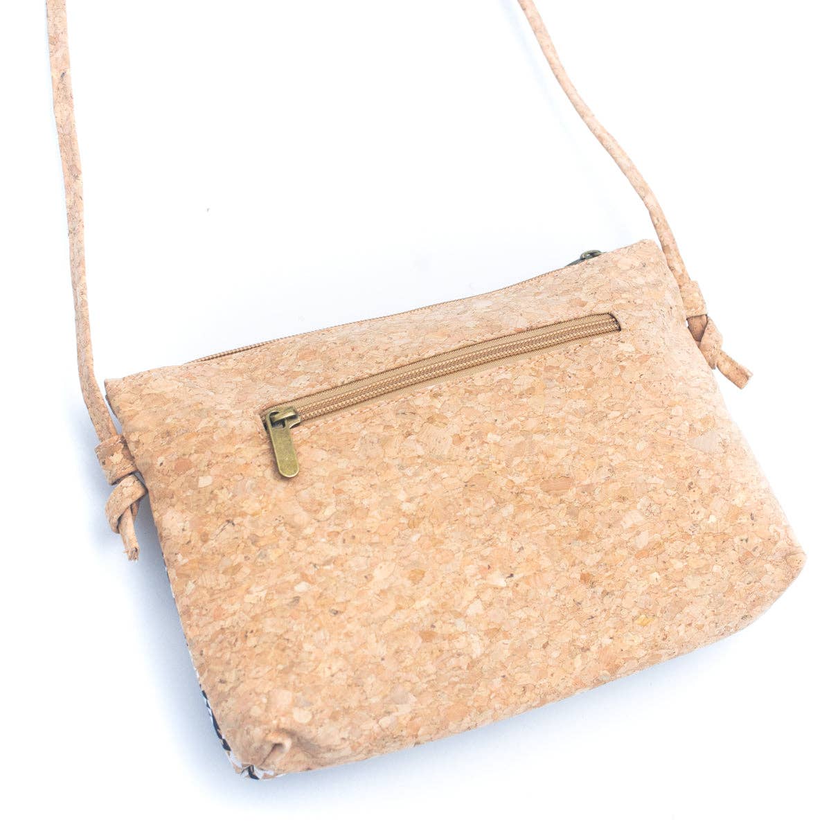 Back view Cork handbag with geometric pattern 