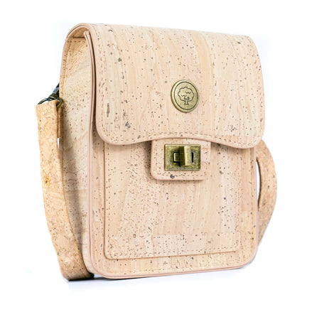 Introducing the Cork Crossbody Phone Bag, the perfect mix of charm, minimalism, and everyday practicality. 