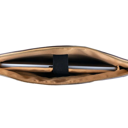 A stylish cork laptop / tote / crossbody bag with an easy, everyday elegance. 